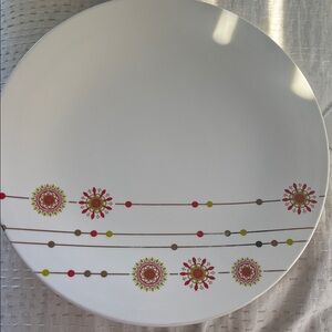 Ciroa Festive Plate with Red and Green Accents